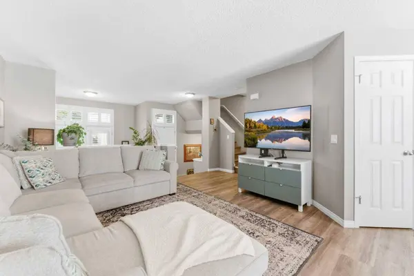 159 Mckenzie Towne Gate SE, Calgary, AB T2Z 4G2