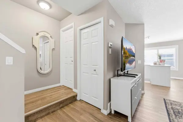 159 Mckenzie Towne Gate SE, Calgary, AB T2Z 4G2