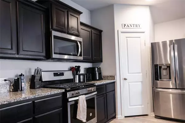 9757 Mint Hill Drive, Fort Worth, TX 76108