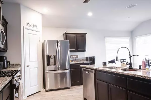 9757 Mint Hill Drive, Fort Worth, TX 76108