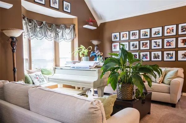 2405 Pine Hollow Court, Arlington, TX 76006