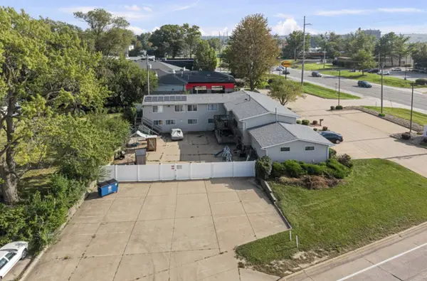 4537 N Brady ST, Davenport, IA 52806