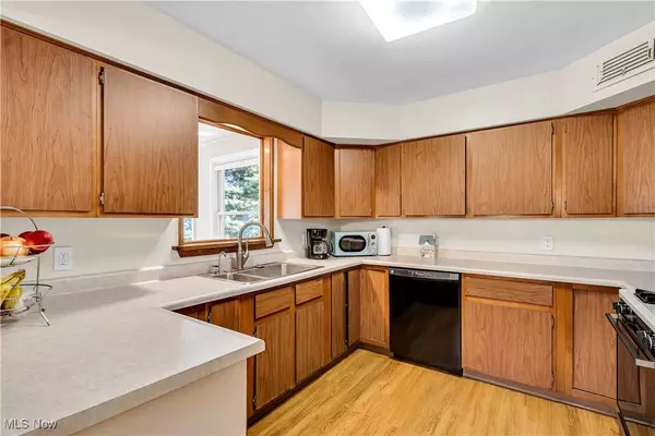 2805 Lydia DR SW, Warren, OH 44481