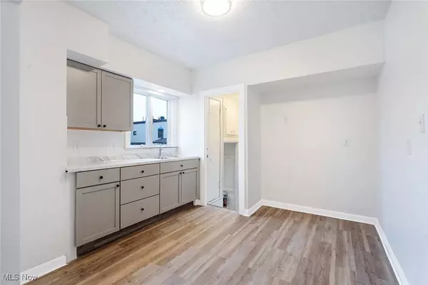 20 Erskine AVE, Youngstown, OH 44512