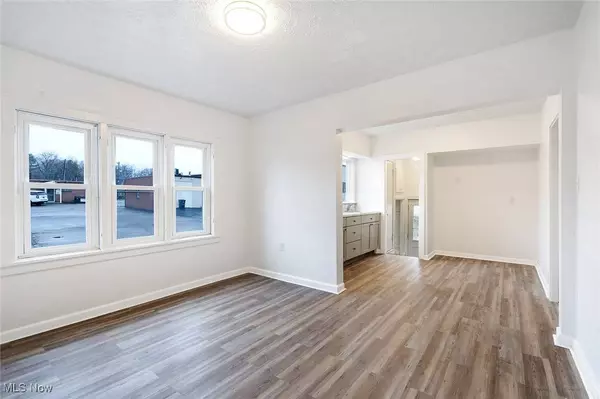 20 Erskine AVE, Youngstown, OH 44512