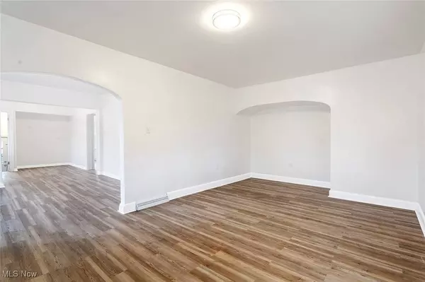 20 Erskine AVE, Youngstown, OH 44512