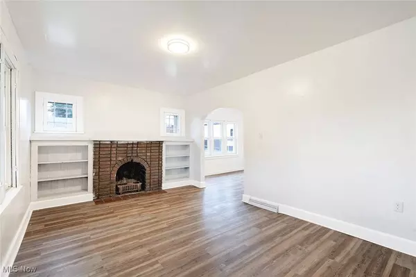 20 Erskine AVE, Youngstown, OH 44512