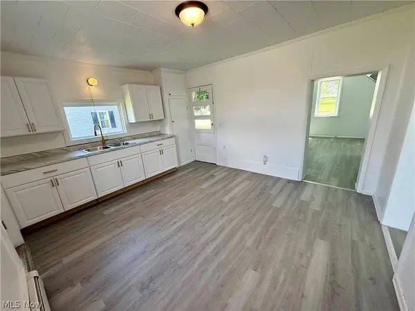 240 W Main ST, Washingtonville, OH 44490