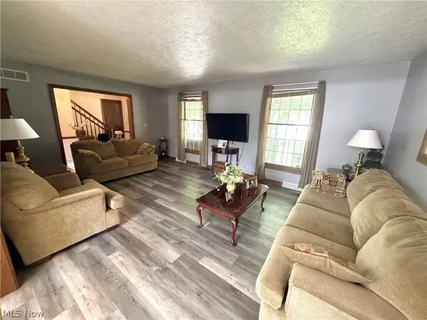 5520 Sharon DR, Youngstown, OH 44512