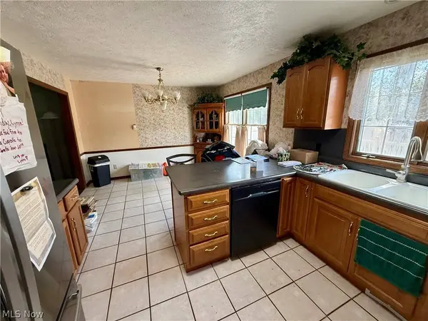 5520 Sharon DR, Youngstown, OH 44512