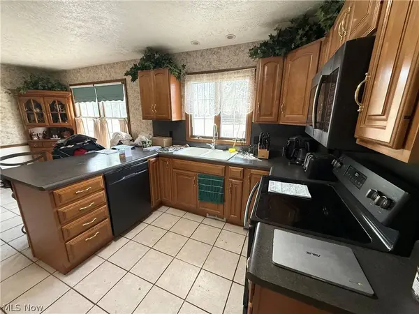 5520 Sharon DR, Youngstown, OH 44512