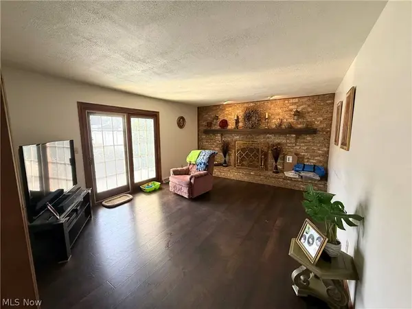 5520 Sharon DR, Youngstown, OH 44512