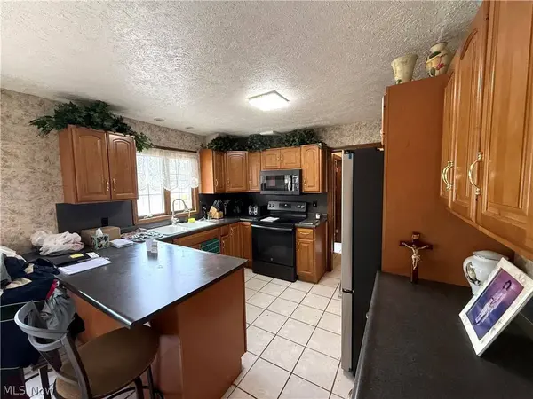 5520 Sharon DR, Youngstown, OH 44512
