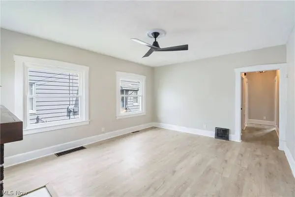 27 Erskine AVE, Youngstown, OH 44512