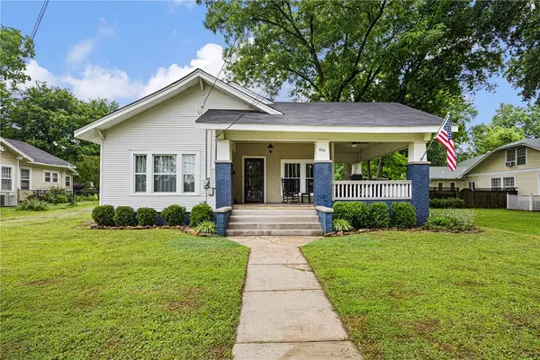 809 N Oak St, Morrilton, AR 72110