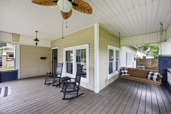 809 N Oak Street, Morrilton, AR 72110