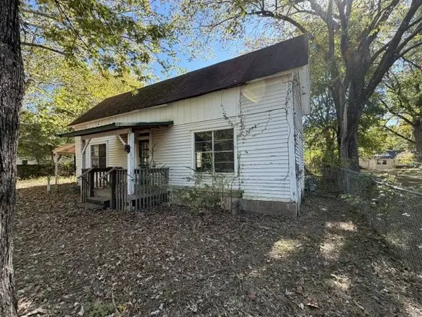 308 Leigh St, Ola, AR 72853