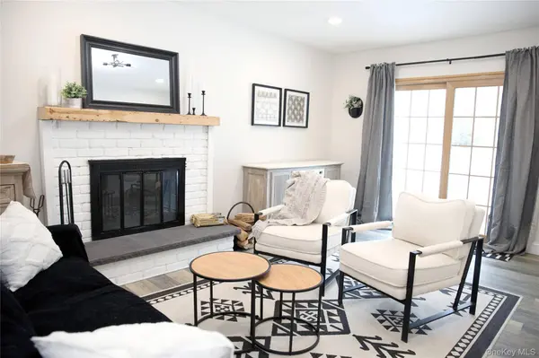 22 Berkshire RD, West Babylon, NY 11704