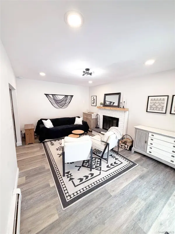 22 Berkshire RD, West Babylon, NY 11704