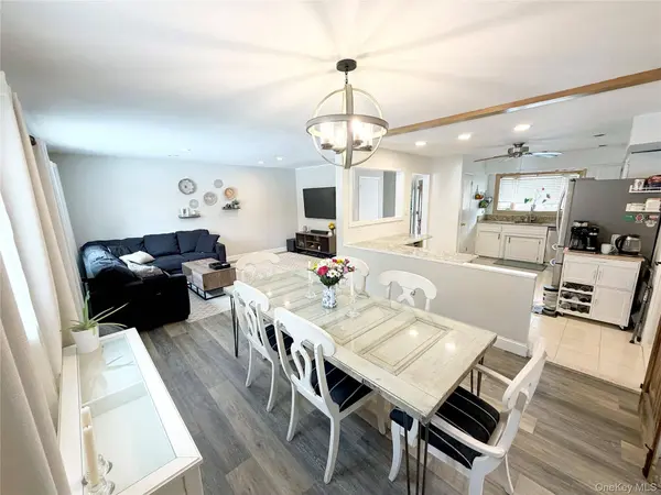 22 Berkshire RD, West Babylon, NY 11704