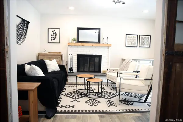 22 Berkshire RD, West Babylon, NY 11704