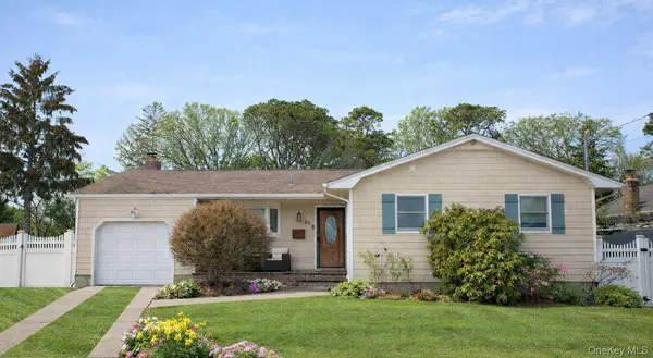 22 Berkshire RD, West Babylon, NY 11704