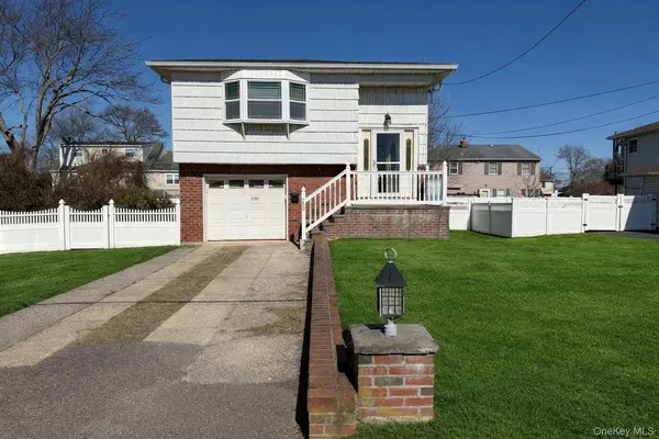 250 Wyona AVE, Lindenhurst, NY 11757