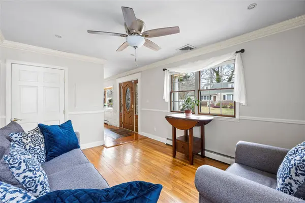 42 Irving AVE, North Babylon, NY 11703