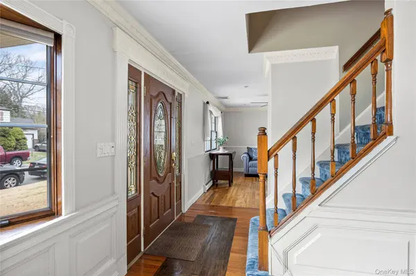 42 Irving AVE, North Babylon, NY 11703