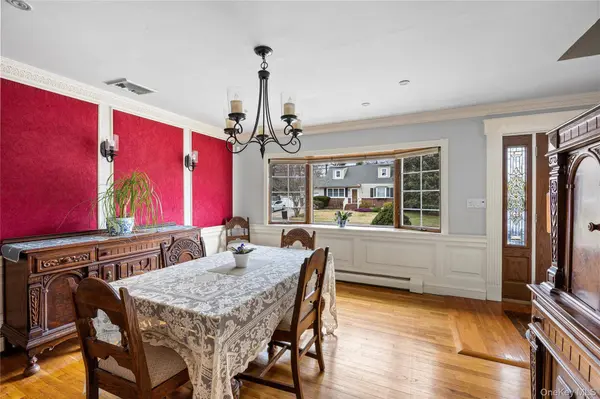 42 Irving AVE, North Babylon, NY 11703
