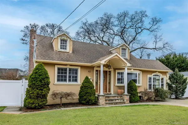 42 Irving AVE, North Babylon, NY 11703