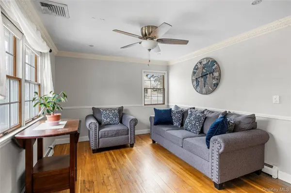 42 Irving AVE, North Babylon, NY 11703