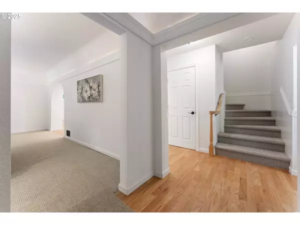 1604 COUNTRY CLUB RD, Lake Oswego, OR 97034