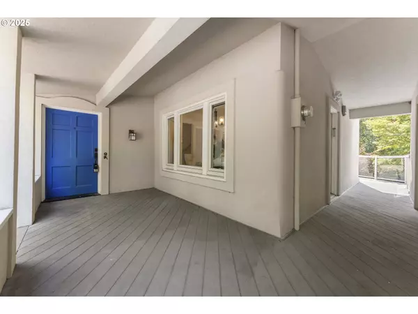 1604 COUNTRY CLUB RD, Lake Oswego, OR 97034