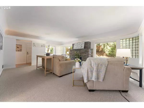 1604 COUNTRY CLUB RD, Lake Oswego, OR 97034