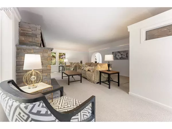 1604 COUNTRY CLUB RD, Lake Oswego, OR 97034