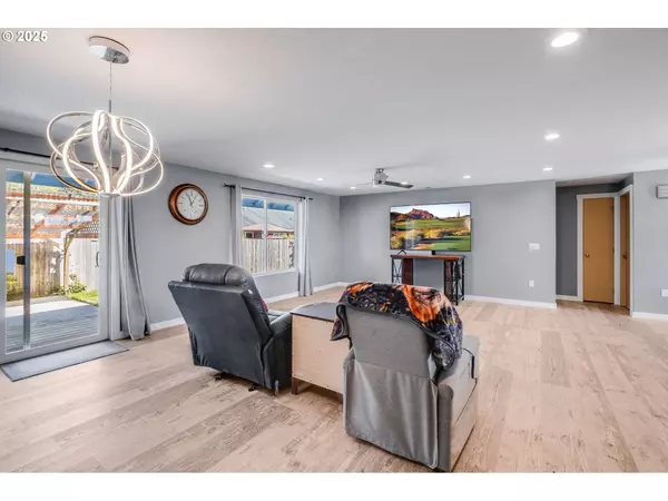 1015 SW 2ND ST, Warrenton, OR 97146