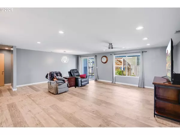 1015 SW 2ND ST, Warrenton, OR 97146