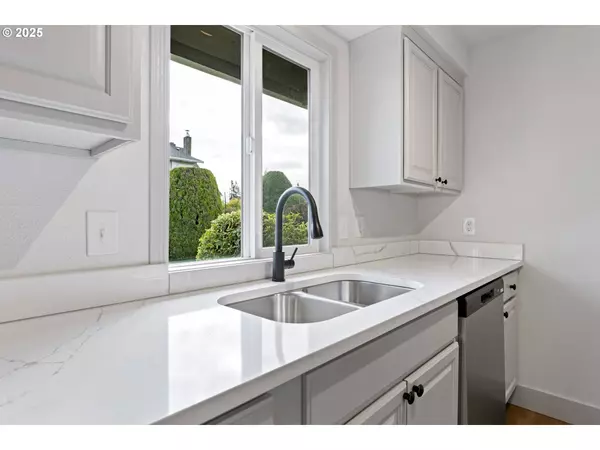 302 SE PAROPA CT, Gresham, OR 97080