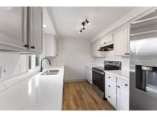 302 SE PAROPA CT, Gresham, OR 97080