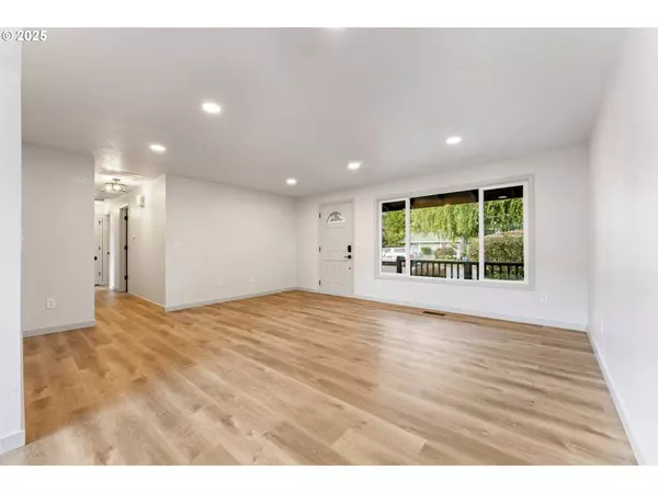 302 SE PAROPA CT, Gresham, OR 97080