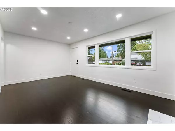 2333 SE 124TH AVE, Portland, OR 97233