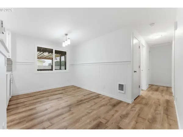 335 N 17TH ST, St Helens, OR 97051