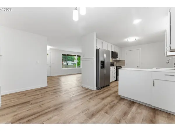 335 N 17TH ST, St Helens, OR 97051