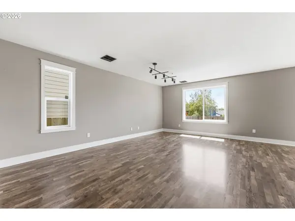 967 E 16TH ST, Lafayette, OR 97127