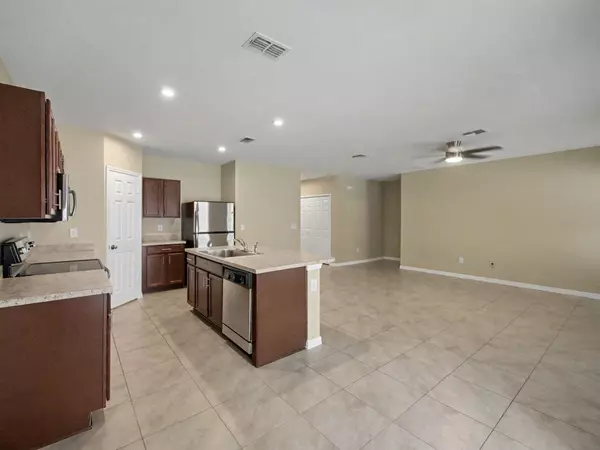 5234 Oakland Lake CIR, Fort Pierce, FL 34951