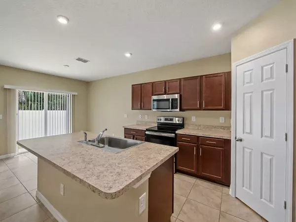 5234 Oakland Lake CIR, Fort Pierce, FL 34951