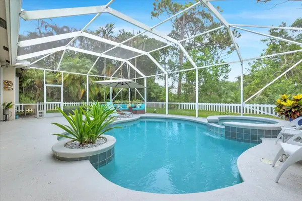 7714 SE Mammoth Dr, Hobe Sound, FL 33455-7895