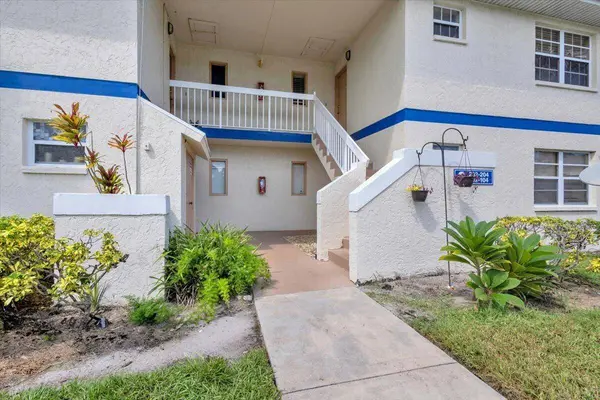 1529 SE Royal Green CIR #102, Port St Lucie, FL 34952