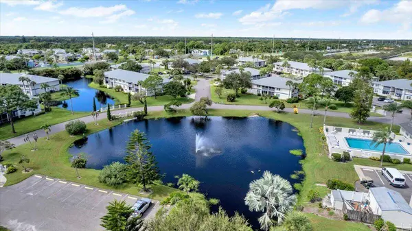1529 SE ROYAL GREEN CIR #102, Port St Lucie, FL 34952